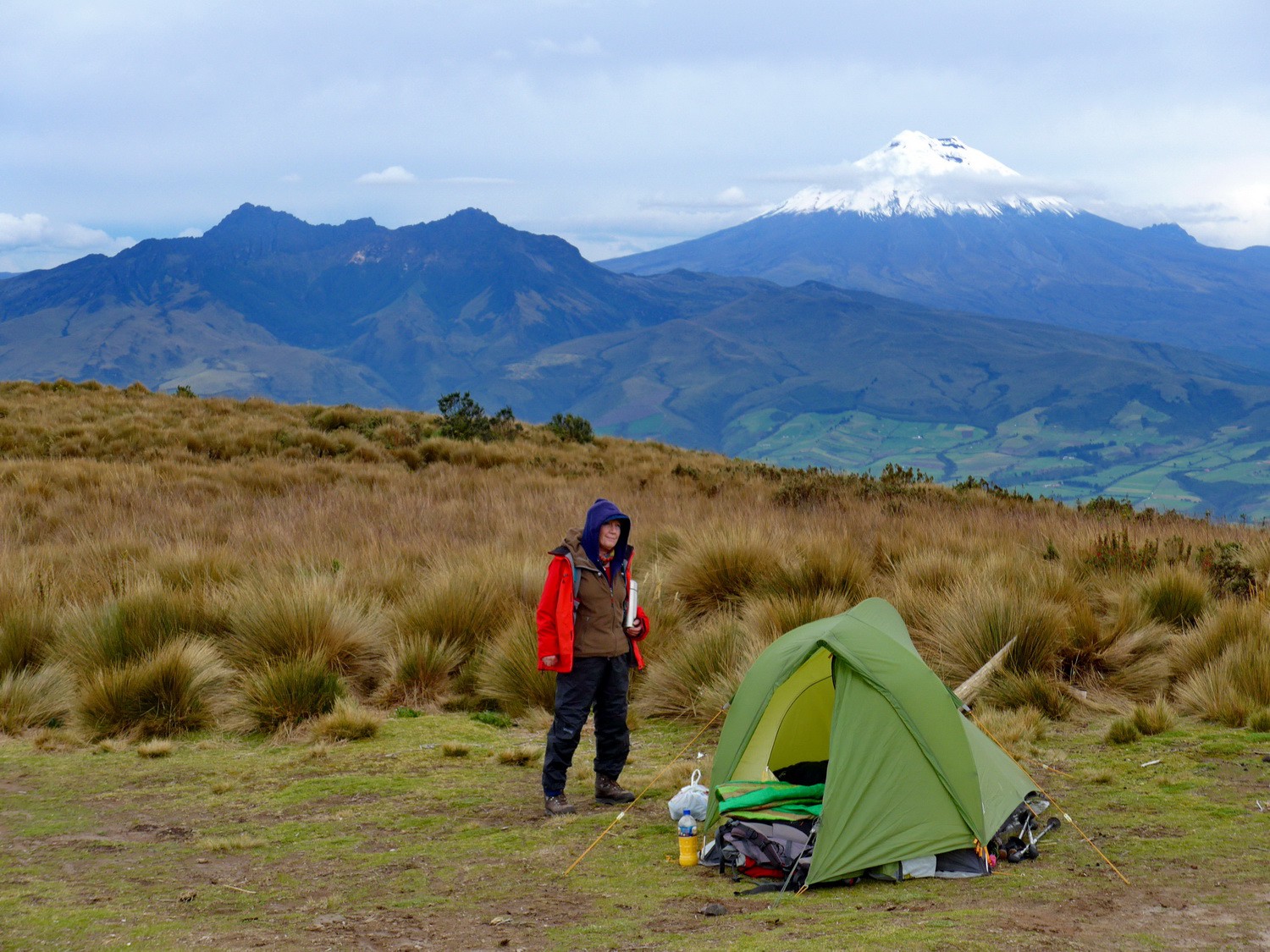 Our little tent with Volcan Rumiñahui and Cotopaxi